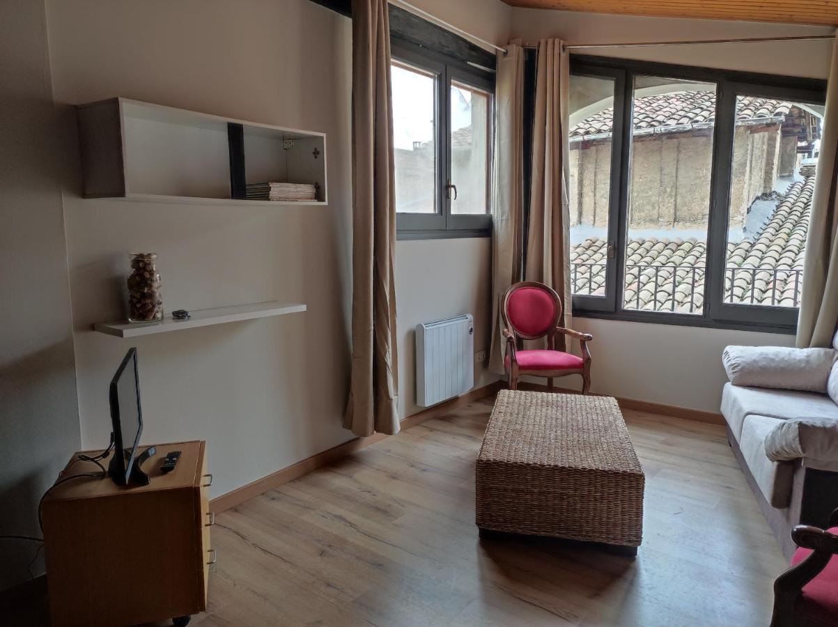 Apt 3 Atic Acollidor Al Centre De Vic - Aptgarbi Dış mekan fotoğraf