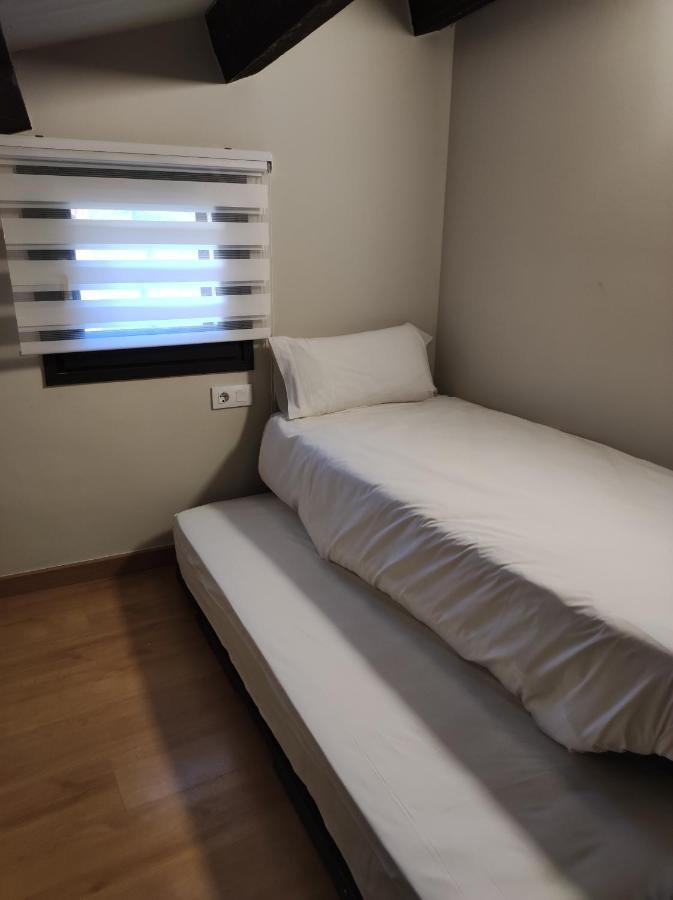 Apt 3 Atic Acollidor Al Centre De Vic - Aptgarbi Dış mekan fotoğraf